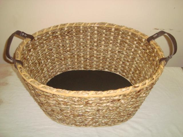 Wicker laundry basket with two straps